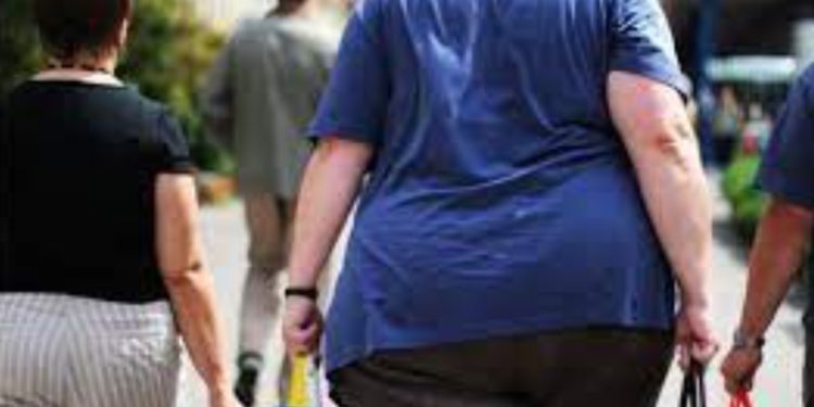 Estudio revela que personas con sobrepeso son más propensas a terminar en el hospital por COVID-19