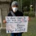 Joven vende clases de inglés a 15 pesitos