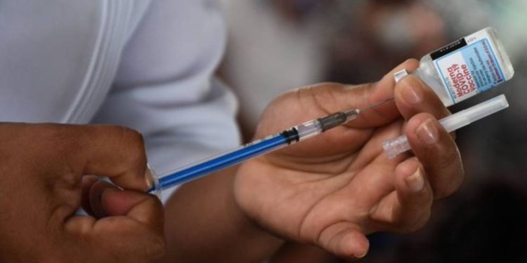 Buscan comercializar vacuna antiCovid de Moderna en México