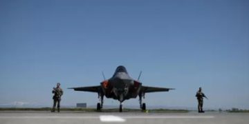 Recibe Ucrania aviones de combate por parte de Estados Unidos