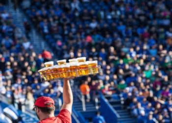 Morena propone prohibir venta de cerveza en estadios
