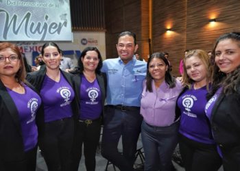 Reconoce Enrique Vargas la aportación social de las mujeres en el país