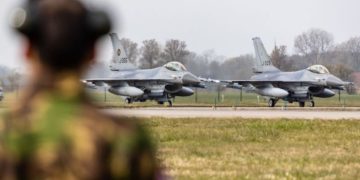 EU apoya que se envíen cazas F-16 a Ucrania y que se entrene a pilotos para volarlos