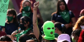 Marcha por el aborto libre en Ciudad de México culmina con paz y decisión histórica