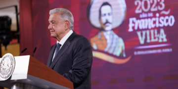 AMLO propone redistribución de fondos para damnificados en Acapulco