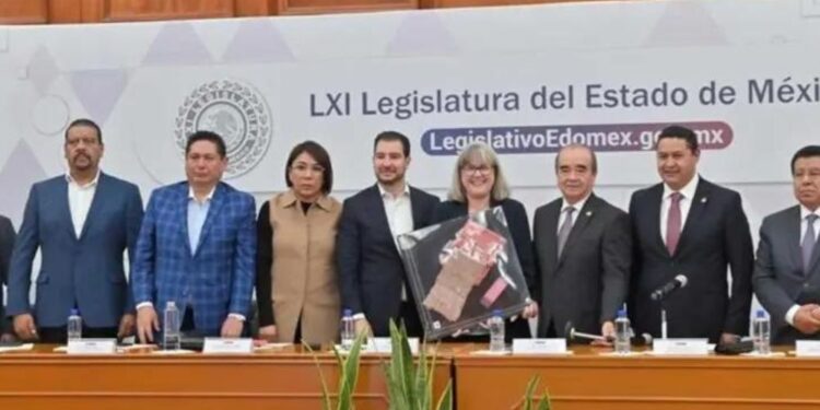 Diputados del Estado de México reciben a ganadora del Nobel de Física