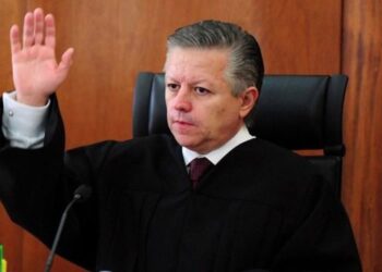 Renuncia de Zaldívar: cuestionamientos a una salida inconstitucional y políticamente motivada