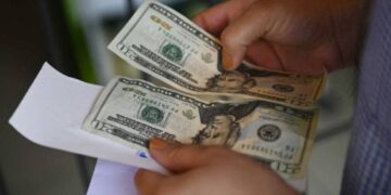 México bate récord en remesas con 47.071 millones de dólares recibidos en 2023