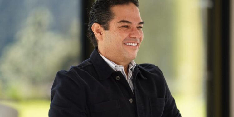 Enrique Vargas es ratificado como candidato al Senado