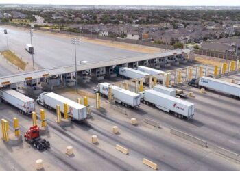 Miles de trailers con mercancía cárnica parados en frontera por fallas en sistema de validación