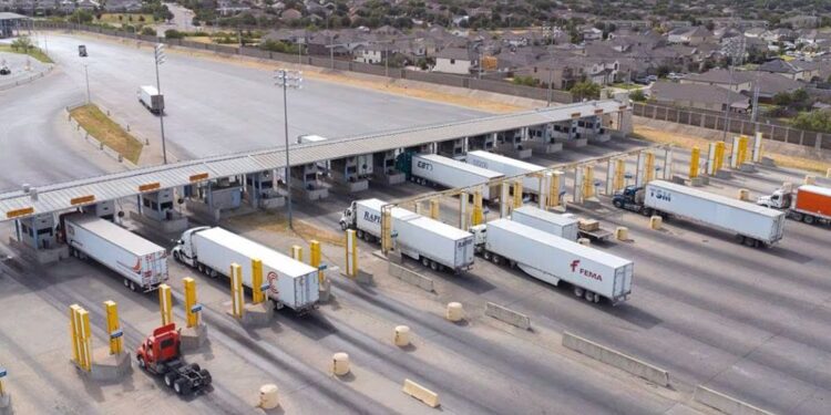 Miles de trailers con mercancía cárnica parados en frontera por fallas en sistema de validación