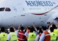AMLO promete apoyo a sobrecargos de Aeroméxico