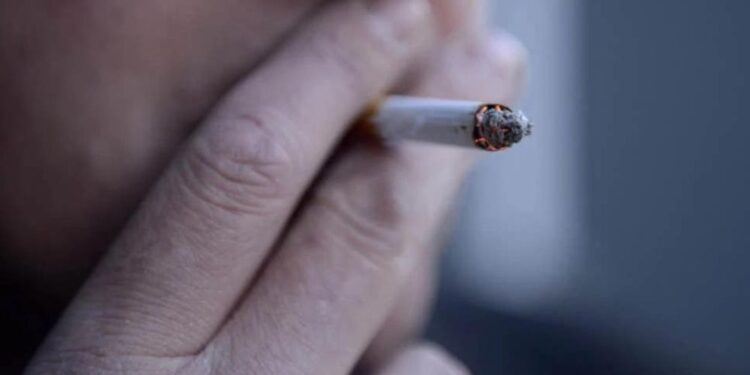 SCJN avala eliminación de zonas para fumadores en interiores