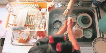Mujeres en México dedican el doble de tiempo que los hombres a tareas de cuidado