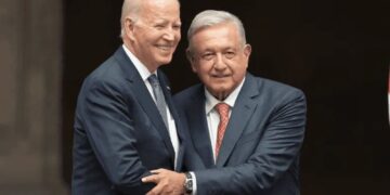 López Obrador discutirá medidas migratorias con Biden en llamada telefónica