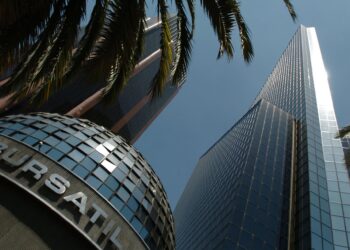 La Bolsa Mexicana tuvo una fuerte caída del 2.18 %, alcanzando niveles preocupantes en el IPC.