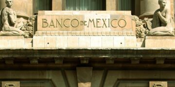 El Banco de México prevé un aumento en la inversión y el crecimiento cultural, pero advierte sobre la incertidumbre en el T-MEC.