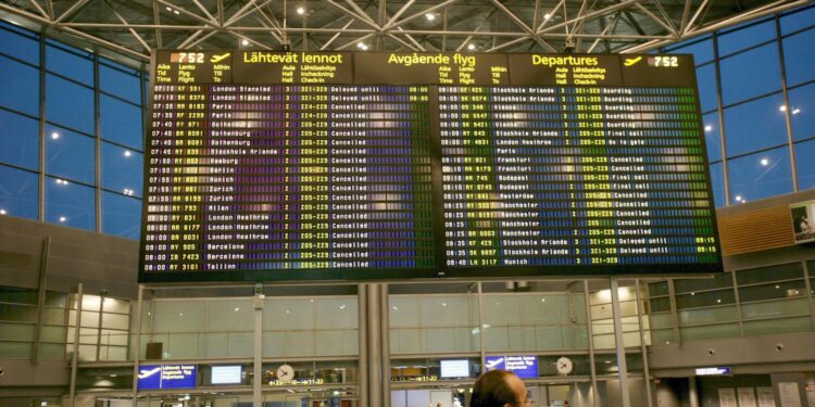 Las aerolíneas han visto descensos en Bolsa debido a conflictos en Irán y el aumento del petróleo. ¿Qué implicaciones tiene?