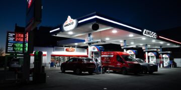 El precio de la gasolina en Estados Unidos ha aumentado casi un 17% debido a los recientes sucesos en Irán.