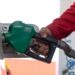 La presidenta Sheinbaum garantiza que la gasolina en México no aumentará a pesar de la inestabilidad global. Descubre cómo se manejarán los precios.