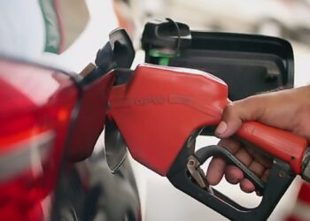 La presidenta de la Ciudad de México, Sheinbaum, critica el alza del diésel y se reunirá con empresarios gasolineros.