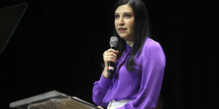 La gobernadora del Banxico, Victoria Rodríguez Ceja, señala los desafíos de igualdad de género en la economía.