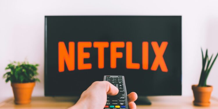 Decisión de justicia italiana puede obligar a Netflix a reembolsar a sus suscriptores por aumentos no legales.