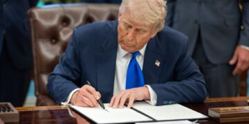 Donald Trump hará historia al estampar su firma en billetes de dólar, una decisión sin precedentes en EE.UU.