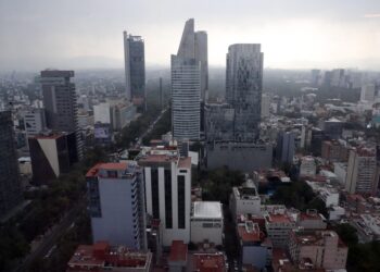 Los trámites burocráticos elevan costos y desincentivan la inversión en la industria musical en México.