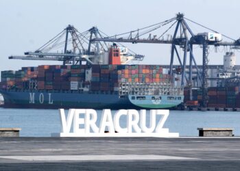 La actividad económica de México sufre una caída interanual del 0.3 % en febrero de 2026, revela el Inegi.