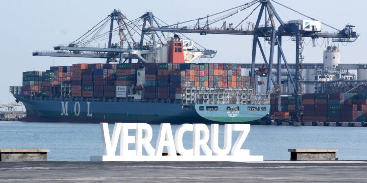 La actividad económica de México sufre una caída interanual del 0.3 % en febrero de 2026, revela el Inegi.