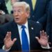Donald Trump denuncia la violación del pacto comercial por parte de la Unión Europea y toma medidas drásticas.