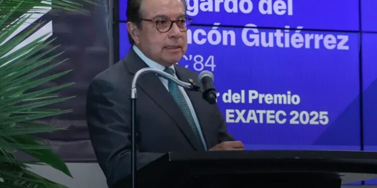 Edgardo del Rincón toma las riendas de Banamex tras la salida de Manuel Romo. Conoce sus planes y visión.