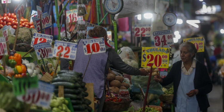 La inflación en México ha disminuido al 4.45% en abril de 2026, según el Inegi. Descubre más sobre esta tendencia.