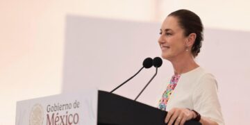 Claudia Sheinbaum destaca orgullo nacional y anuncia beca en Palenque