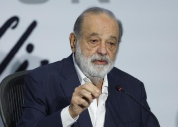 Carlos Slim revela su plan de invertir 5 mil millones de dólares en México, destacando el potencial económico del país.