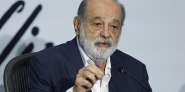 Carlos Slim revela planes de inversión que prometen reactivar la economía mexicana a partir del próximo año.