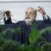 Carlos Slim subraya la creciente demanda de mano de obra mexicana en EE.UU. por su industria limitada y débil.