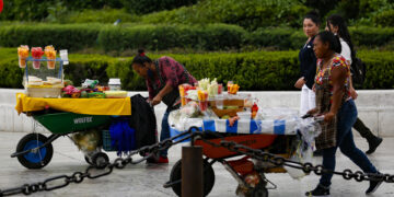 La creciente informalidad laboral afecta a millones en el primer trimestre. Un análisis de la crisis laboral actual.