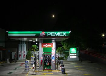 Descubre la respuesta de Pemex frente a los rumores circulantes sobre el desabasto de combustibles en el país.