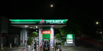 Descubre la respuesta de Pemex frente a los rumores circulantes sobre el desabasto de combustibles en el país.