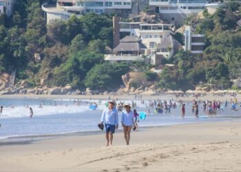 El turismo internacional en México creció un 11.9% en marzo, destacando la llegada de turistas fronterizos.