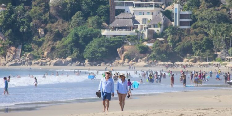 El turismo internacional en México creció un 11.9% en marzo, destacando la llegada de turistas fronterizos.