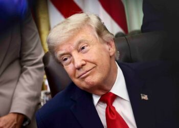 Un tribunal federal favorece al Gobierno de Trump, permitiendo el cobro del arancel global mientras avanza el proceso legal.