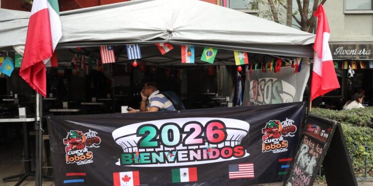 El IMPI garantiza que no perseguirá a pequeños negocios que transmitan el Mundial, fomentando la economía local.