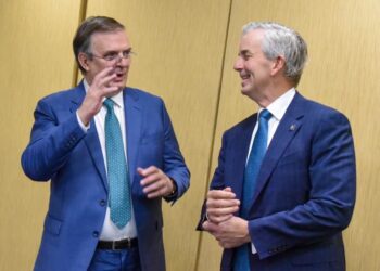 Las negociaciones entre México y Estados Unidos marcan un nuevo camino en la revisión del T-MEC. Conoce los detalles.