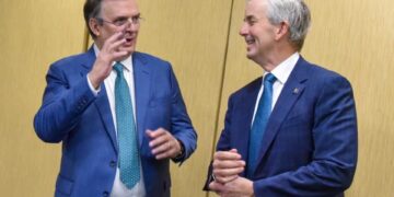 Las negociaciones entre México y Estados Unidos marcan un nuevo camino en la revisión del T-MEC. Conoce los detalles.