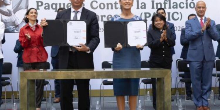 La presidenta Claudia Sheinbaum renueva el PACIC, asegurando que la canasta básica permanecerá en 910 pesos en el país.