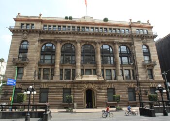 Banxico reafirma su compromiso con la inflación y la estabilidad económica tras mantener la tasa de interés.