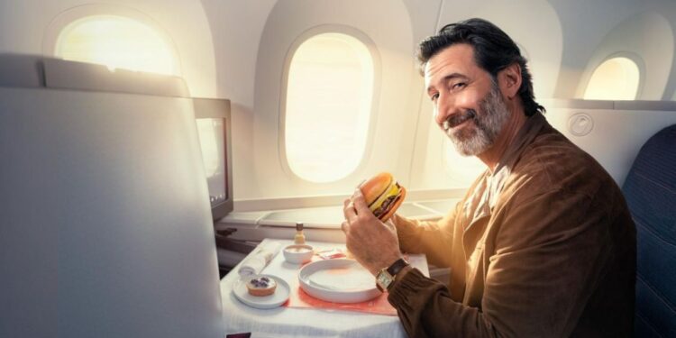 Los pasajeros de Aeroméxico ahora pueden disfrutar de las creaciones de Bobo Burgers durante sus vuelos. Descubre más.
